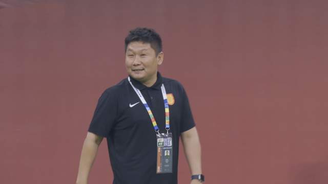 刘建业敢承认不足,肯帕努只剩摊手,重庆9场定买断,先攒够保级分数