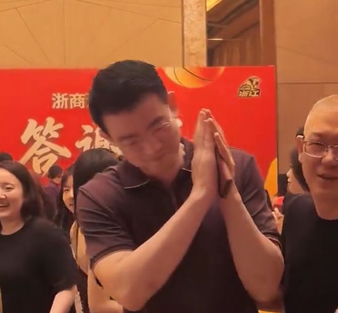 上瘾了?去年挖角湖人,今年又来挖,和湖人有多大仇啊!