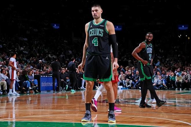 最强关系户告别NBA!字母哥哥3年签约希腊球队 21年曾随雄鹿夺冠
