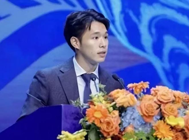 宏远早报!小陈总霸气决定,朱芳雨完成交接正式离队,04锋线将续约!