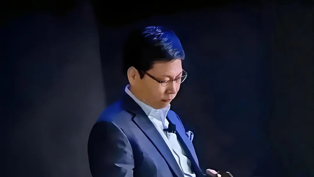 赛力斯问界销量近乎腰斩,“遥遥领先”为何卖不动了?