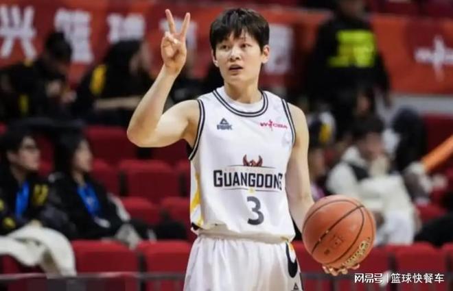 惨遭15分大逆转!女篮霸主加时3分惜败:杨力维空砍14分3板4助!