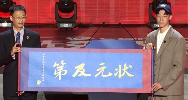 2026CBA选秀出炉!广州龙狮状元签选中宋昕澔