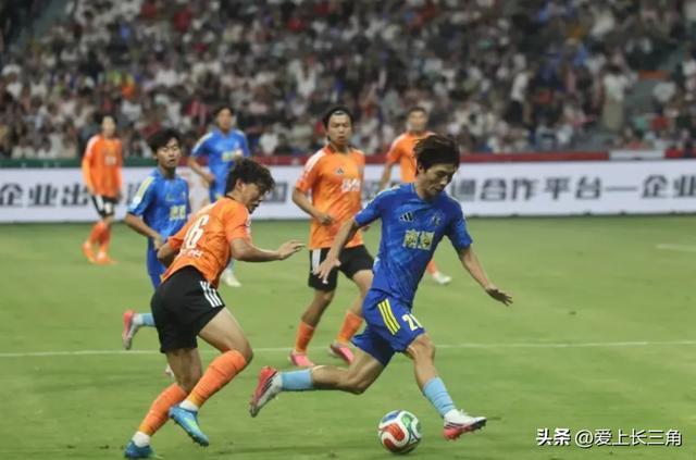 捧起“小世界杯”的沧州“空翻小哥”