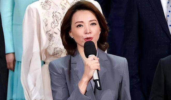 52 岁董卿近况曝光,褪去舞台光环,生活状态让人感慨