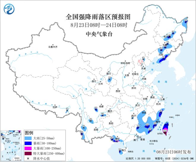 巴黎40℃高温，看秀明星全靠手摇扇子硬扛！陈星旭蹭空调抱冰块，网友：这下对欧洲热浪有实感了