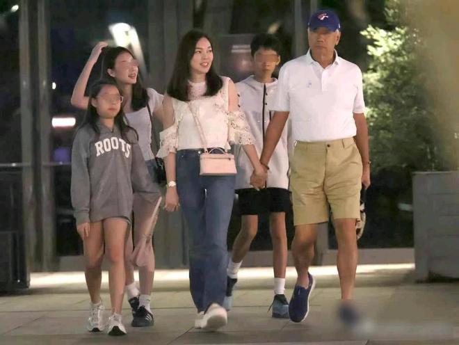 中国男篮再胜喀麦隆队 三场全胜结束国际团结杯