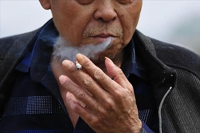 烟再次被关注?医生研究发现:吸得越多,寿命或越长?告诉你真相