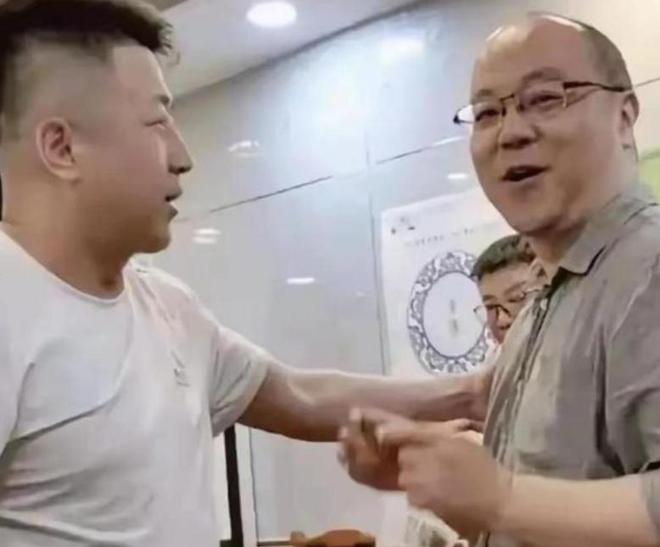 一夜两大重磅!加拿大补时绝杀首进16强,莱万签约芝加哥火焰