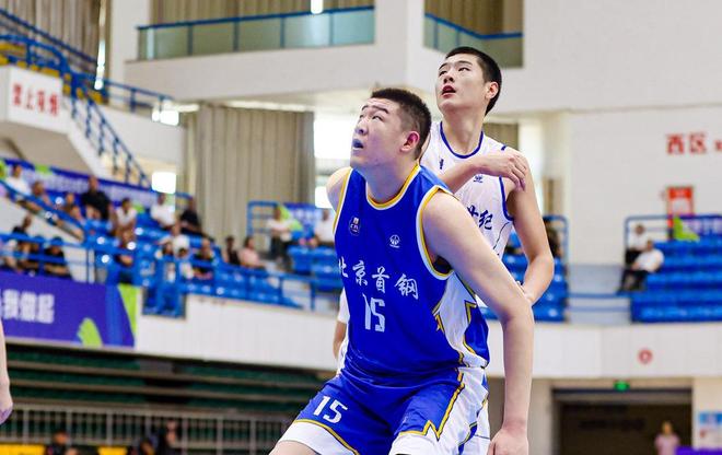 轰25分19板6帽!中国男篮18岁2米13中锋新星崛起:再夺篮板王
