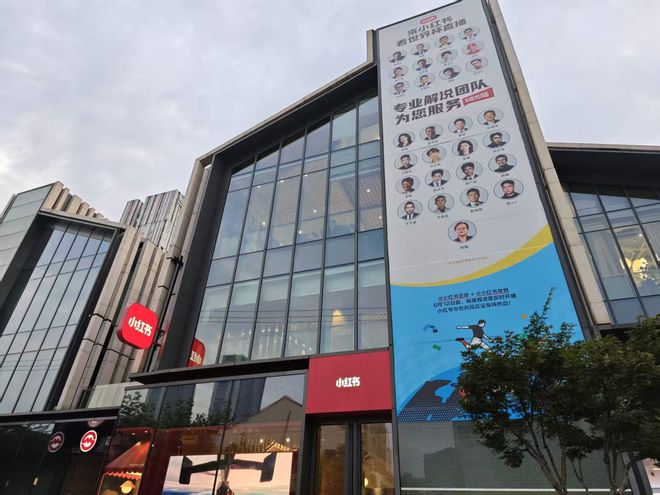 夺冠48小时离队!洛夫顿因伤要350万美金,上海男篮留还是放?