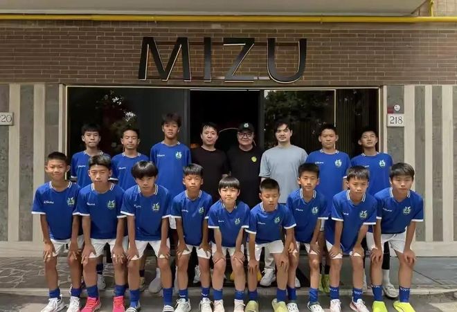 场均20.3+15.3，打湖人29分17板！火箭签下篮板仙人！