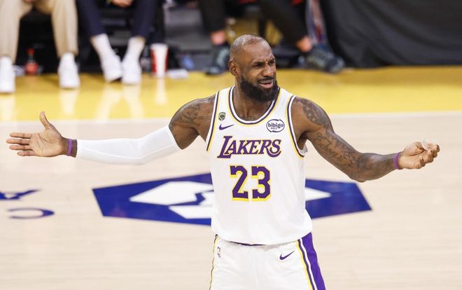 NBA 大变天!詹姆斯狂降 4900 万拿底薪,场均 8 分悍将凭啥捡 64
