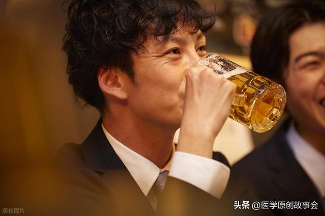 人有没有肝病,看喝酒就知?提醒:有肝病的人,喝酒有这4个异常