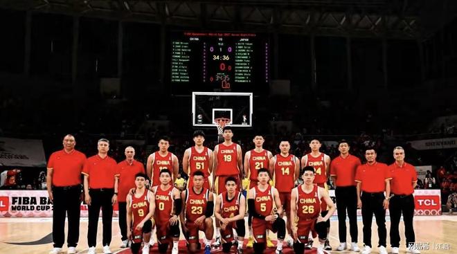 中国男篮大换血!2大核心离队,徐杰,张镇麟的机会来了