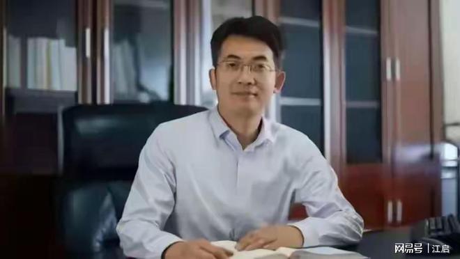 一个安徽大学的副校长，被自己20岁和15岁的两个亲闺女，亲手举报