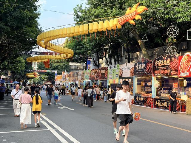 “湾区世界杯”掀热潮!第二十届佛山“西甲”盛大启幕,48支劲旅鏖战三水
