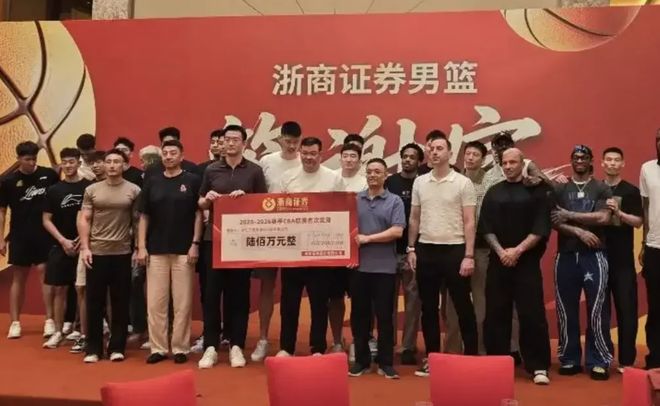 上瘾了?去年挖角湖人,今年又来挖,和湖人有多大仇啊!