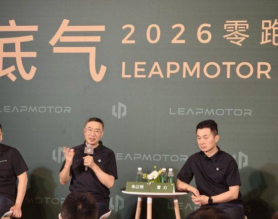 何时追上特斯拉FSD?朱江明:没有可比性,中国车不能到美国,特斯拉FSD也还没在中国落地