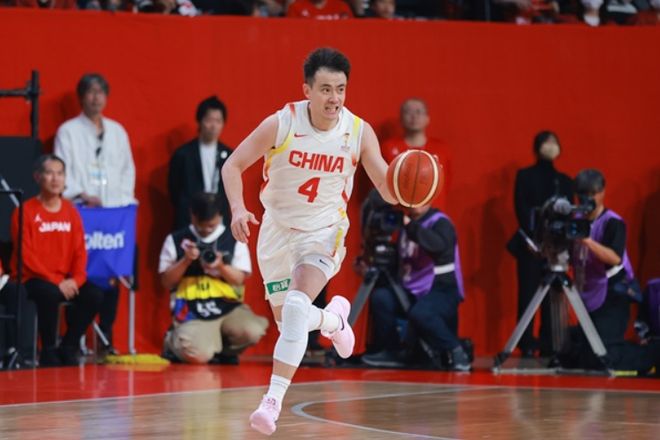 状元榜眼对决迪班萨27分力压彼得森
