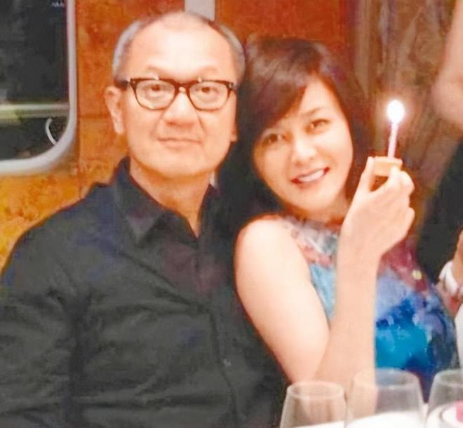 深中送考家长对着镜头为儿子“许愿”：他很想和许昕打一场球