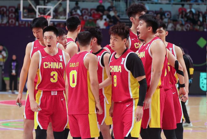 每天补贴300!中国男篮除夕还在训练,球迷:假装努力