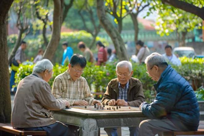 脑出血去世的人越来越多？医生强调：宁可打打牌，建议别做这7事
