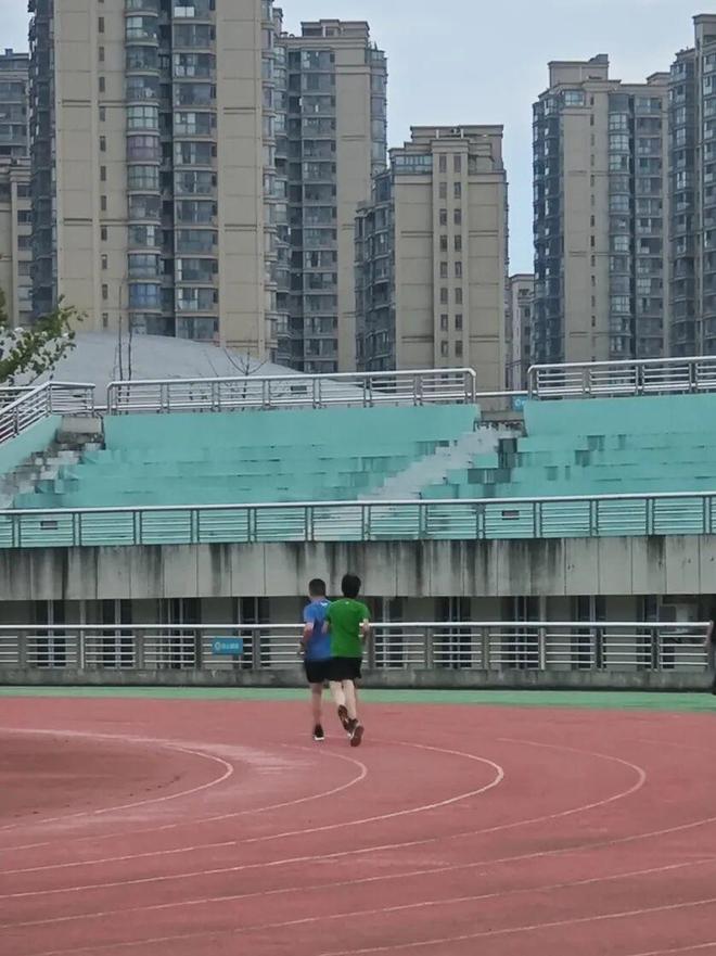成都“牵手门”事件女主现今状况曝光,太惨了......