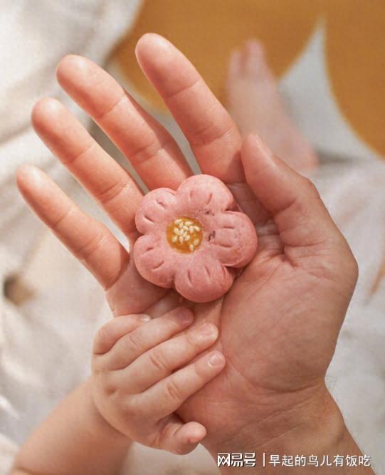 李治廷中秋官宣当爸爸，已低调结婚3年，混血儿妻子黄发大眼漂亮