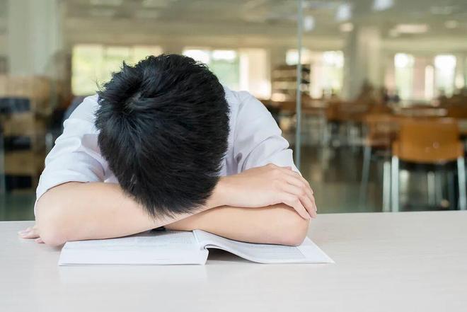 费德勒温网观战八强赛,男单下半区谁能突围?
