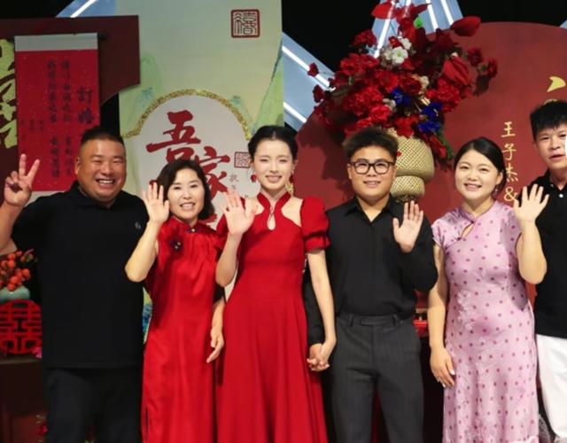 年收入过亿的网红小乔改变了一大家命运,看胖大哥儿子定亲多大气