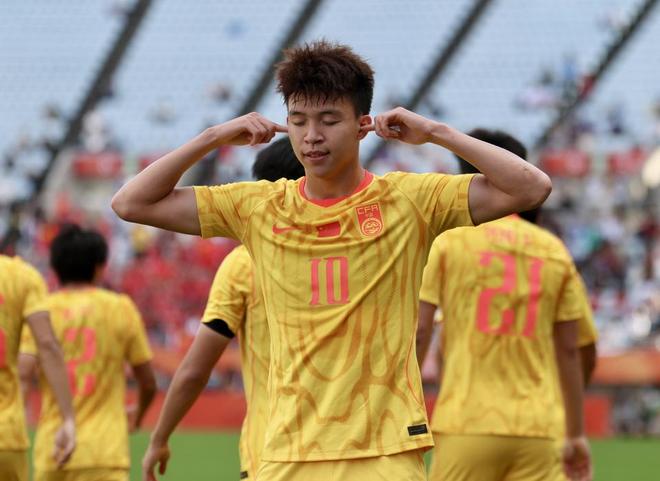 吃饭睡觉打马刺!尼克斯本赛季获得双冠王,对手都是马刺