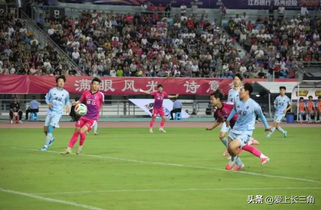 捧起“小世界杯”的沧州“空翻小哥”