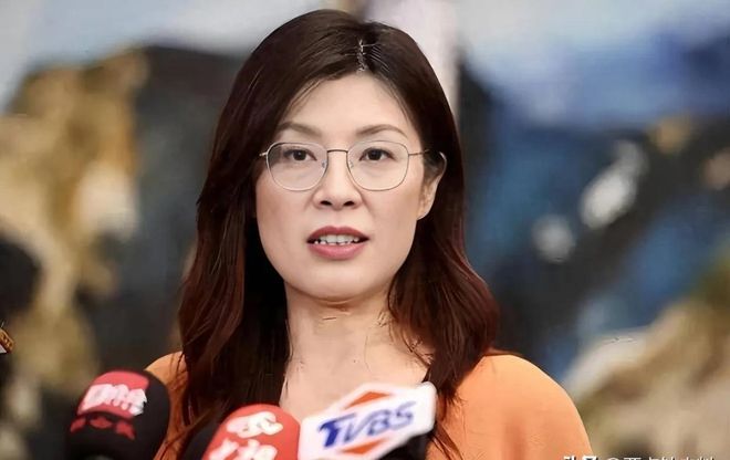 45.4%:10.7%!郑丽文终于收到好消息,蓝营最后翻盘点已经出现?