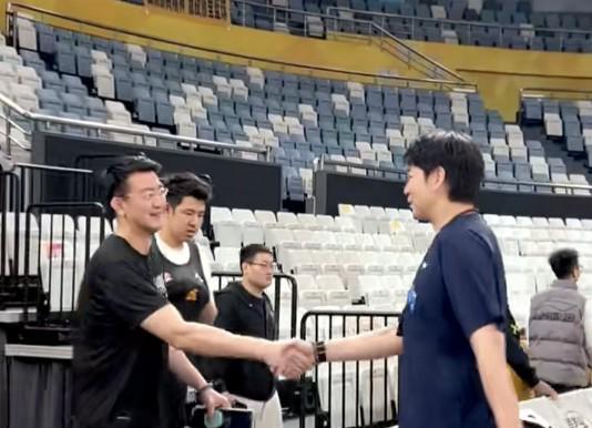 邱彪:挑战卫冕冠军广厦要拿出亮剑精神,要有勇气去拼对手