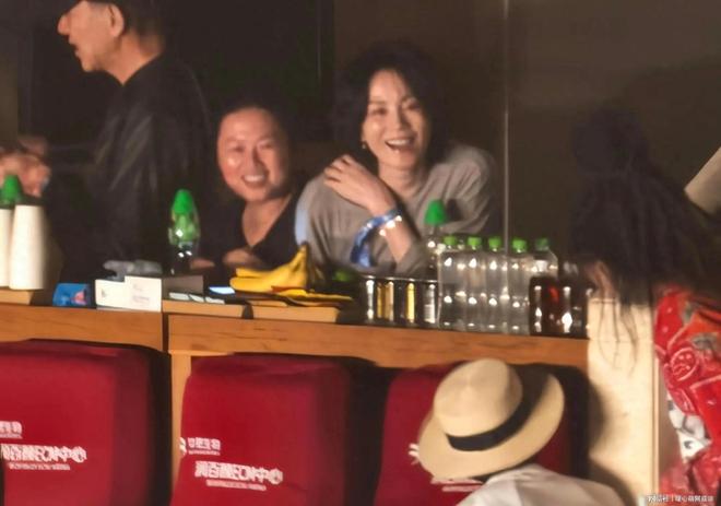 宋佳曝那英北京演唱会请客,打电话叫肖战来买单被拒,原因超搞笑