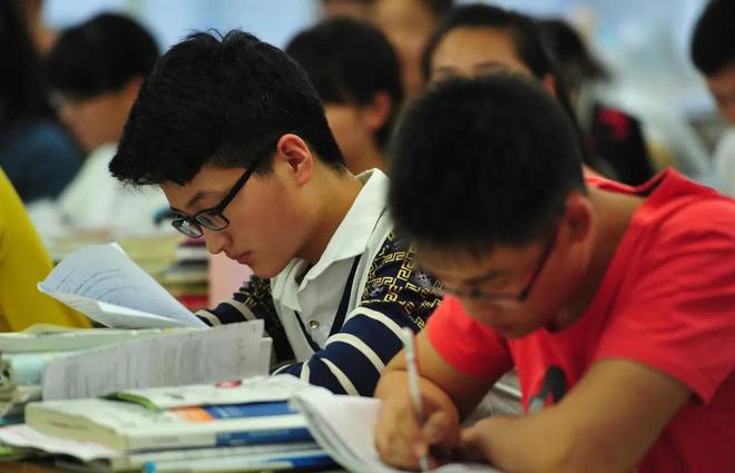 约基奇:在我们国家表现糟糕就会降薪,也许我们需要这么做