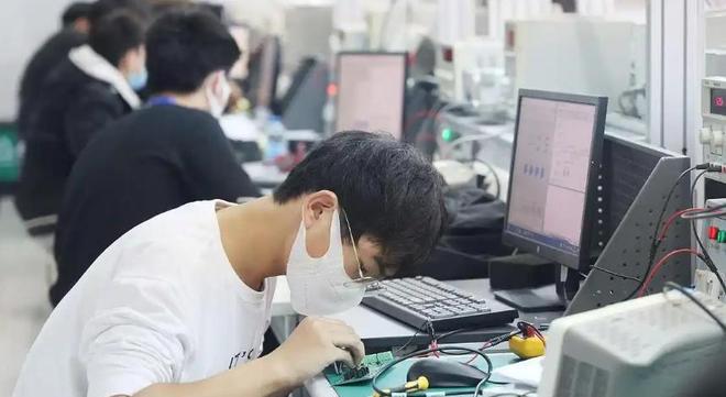 黄河体育中心专业足球场暂未明确为泰山队主场,三重障碍近乎无解