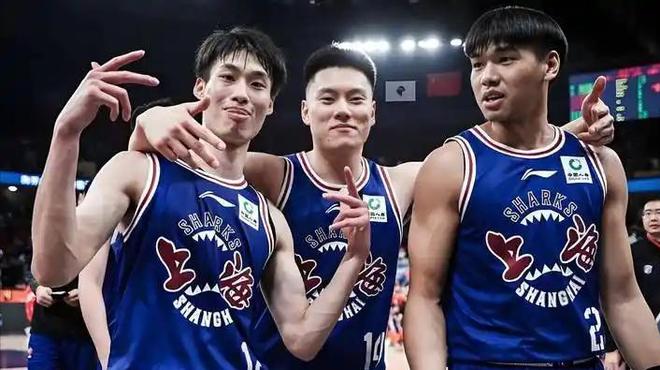 差价40万果断放人!上海男篮锁定古德温,山西豪掷9位数抢胡金秋