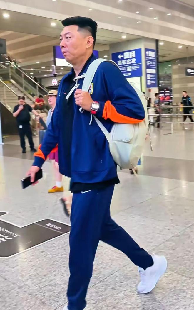 换一个轮胎2500块!小米车主:真心碎了,当时干啥要买20寸的呀,也不知道换一下这么贵啊!网友:电车省油不省钱啊