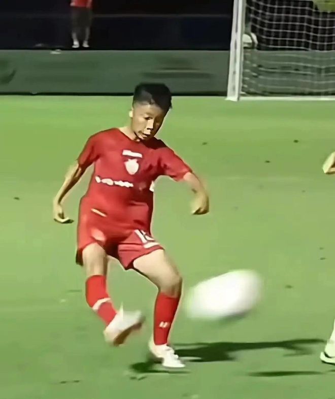 场均20.3+15.3，打湖人29分17板！火箭签下篮板仙人！