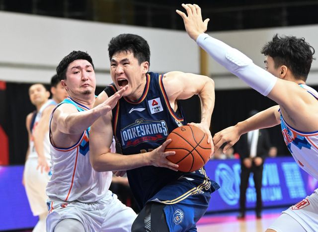 正式确定!CBA明星内线离队,拒绝顶薪合同